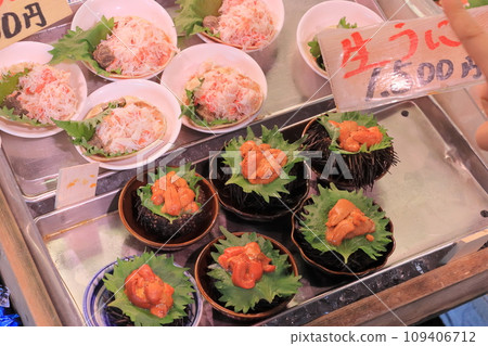 小盤新鮮生魚片，色彩繽紛的生魚片自助餐 109406712