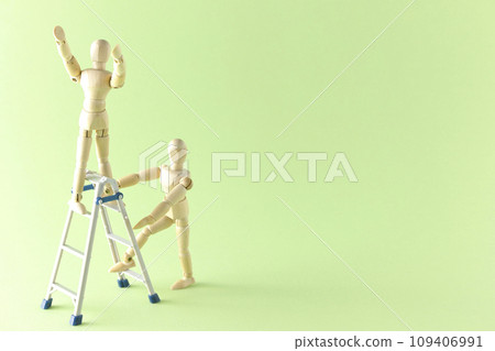 Situation where you work in pairs using a stepladder Situation where you work in pairs using a stepladder 109406991