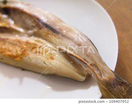 Japanese food, grilled fish, salt-grilled mackerel 109407052