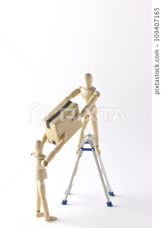 兩人一組使用活梯工作的狀況 109407165