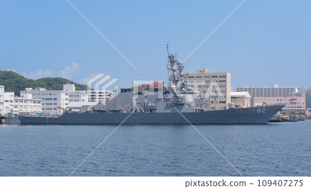 停泊在橫須賀的美國海軍宙斯盾艦 109407275
