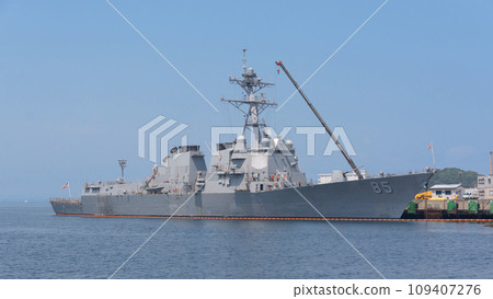 美國海軍「麥坎貝爾號」宙斯盾艦正在進行維護 109407276