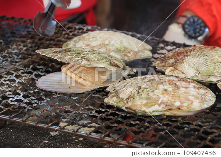 Grilled seafood barbecue 109407436
