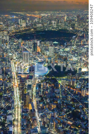 東京夜景與東京圓頂和高塔可見 109408247