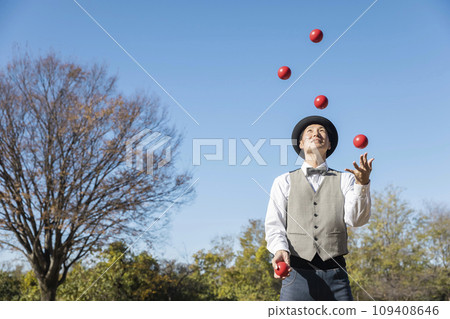 一個男人雜耍的形象 109408646