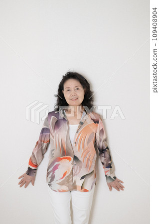 日本70多歲的老年女性 109408904