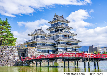 長野縣松本市，國寶松本城，陽光明媚的日子 109409299