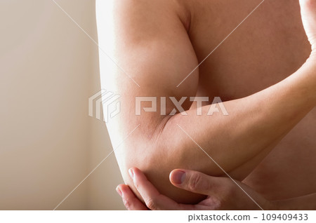 肌肉男的上臂 109409433