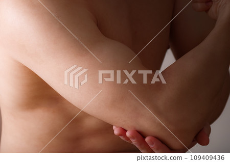 muscular man's upper arm muscular man's upper arm 109409436