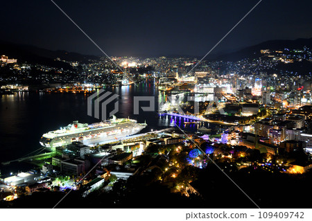 Night view of Nagasaki 109409742