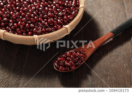 Red beans in a colander 109410173