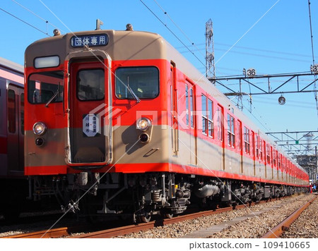Tobu 8000 series 8111F old paint 109410665