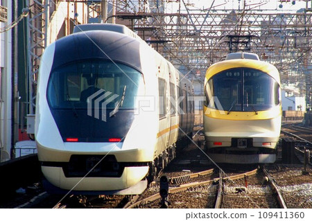 Kintetsu 21020 series Urban Liner NEXT and 23000 series Ise-Shima Liner running side by side Kintetsu 21020 series Urban Liner NEXT and 23000 series Ise-Shima Liner running side by side 109411360