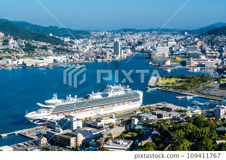 View of Nagasaki Port and cruise ships from Mt. Nabekanzan [Nagasaki City, Nagasaki Prefecture] 109411767