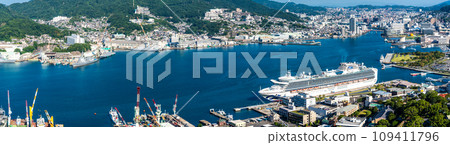 Panoramic view of Nagasaki Port and cruise ships from Mt. Nabekanzan [Nagasaki City, Nagasaki Prefecture] 109411796