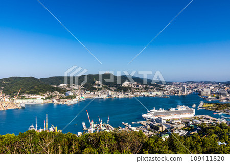 View of Nagasaki Port and cruise ships from Mt. Nabekanzan [Nagasaki City, Nagasaki Prefecture] 109411820