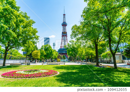 [北海道] 札幌電視塔高聳於大通公園之上 109412035