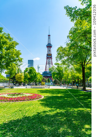 [北海道] 札幌電視塔高聳於大通公園之上 109412036