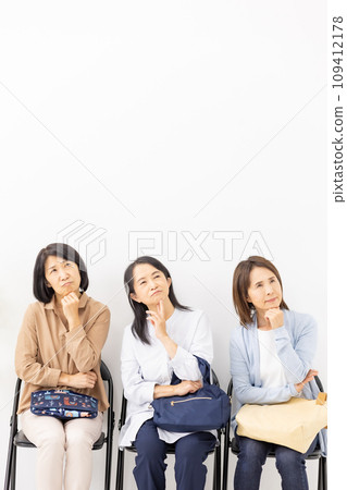 A worried woman sitting in the waiting room 109412178