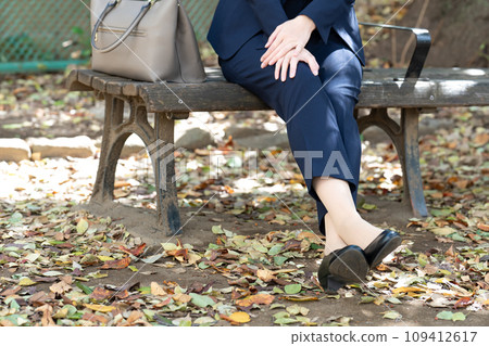 Business woman feet 109412617