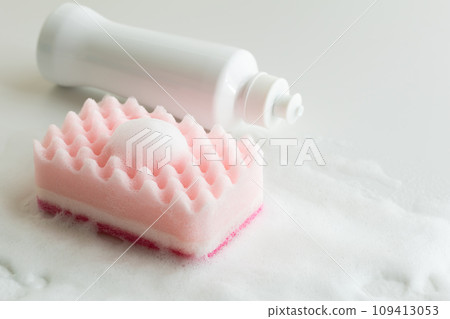 Kitchen sponge and foam image material for washing dishes Kitchen sponge and foam image material for washing dishes 109413053