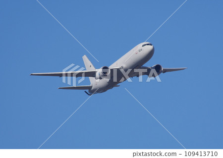 Air Self-Defense Force aerial refueling/transport aircraft KC-767 109413710