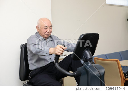 老年人運動身體保持健康 老年人運動身體保持健康 109413944