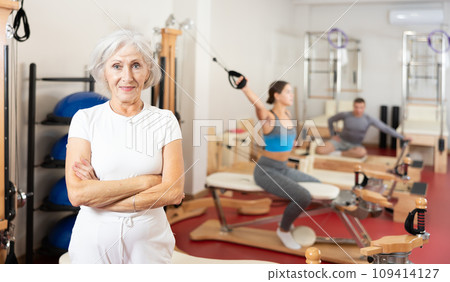 Elderly woman posing in pilates studio 109414127