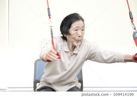 Elderly people exercising to maintain health 109414190