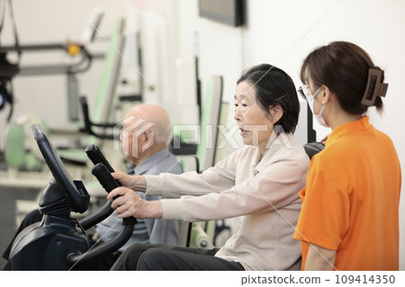 老年人運動身體保持健康 老年人運動身體保持健康 109414350