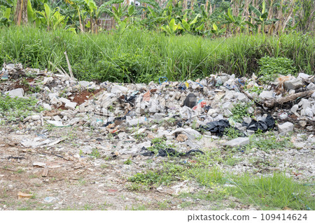 Rubbish on the ground 109414624