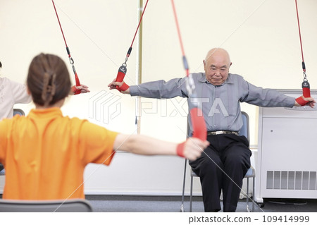 Elderly people exercising to maintain health 109414999