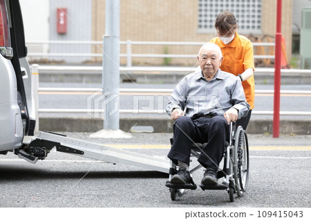 老年護理輪椅 109415043