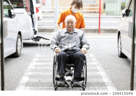 Elderly care wheelchair 109415049