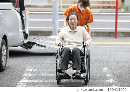 Elderly care wheelchair Elderly care wheelchair 109415051