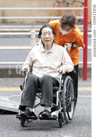 老年護理輪椅 109415056