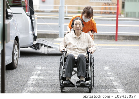 老年護理輪椅 109415057