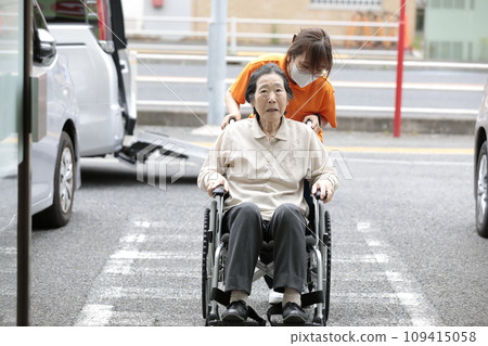 老年護理輪椅 109415058