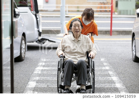 老年護理輪椅 109415059