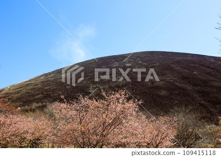 藍天、白雲、山巒 109415118