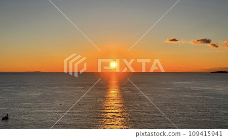 Sunrise from the sea (Rising Sun) [High quality] 109415941