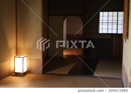 Scenery inside a Japanese-style house with tatami flooring and Japanese-style lighting Scenery inside a Japanese-style house with tatami flooring and Japanese-style lighting 109415960