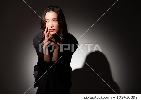 Cool woman 109416892