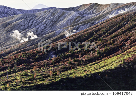 Yamada Pass on Mt. Kusatsu-Shirane with beautiful autumn leaves Yamada Pass on Mt. Kusatsu-Shirane with beautiful autumn leaves 109417042