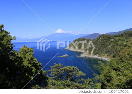 與戀人岬隔著駿河灣的富士山 109417091