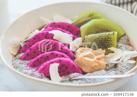 Chia pudding with tropical fruits 109417136