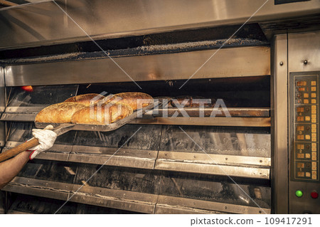 Artisan bread factory 109417291