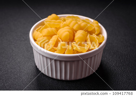 Raw durum wheat gnocchi pasta with salt and spices in a ceramic plate 109417768