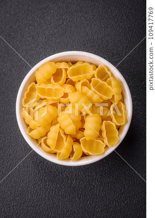 Raw durum wheat gnocchi pasta with salt and spices in a ceramic plate 109417769