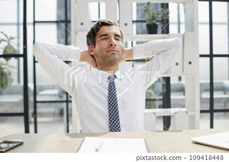 Break, corporate worker or person and hands behind head 109418448